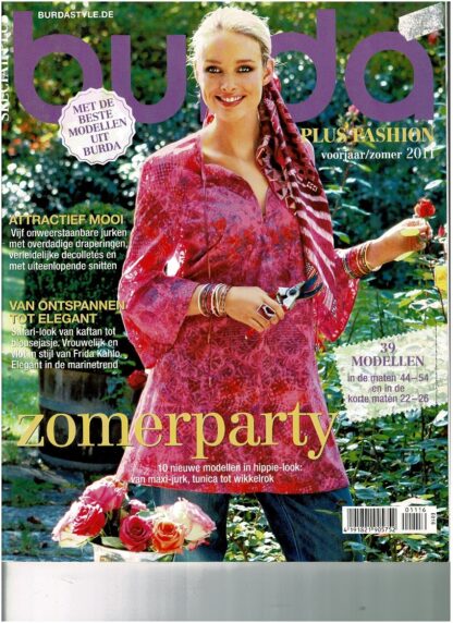 Burda Plus Fashion voorjaar/zomer 2011 patroonbladen zitten vastgeniet