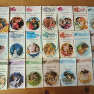 Bouquet Pakket 32: 21 boeken voor € 5,- (de boeken zijn in goede staat met egaal vergeelde pagina's, niet storend)