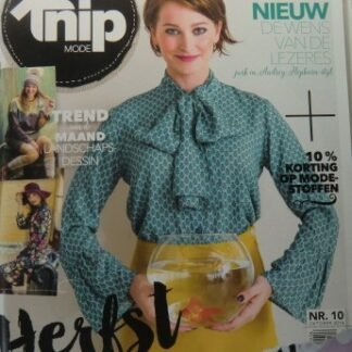 Knip Mode oktober 2016 (de raderbladen zitten vastgeniet ; hoekje kaft gescheurd ; met bijlage)