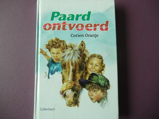 Paard ontvoerd / Corien Oranje (AVI 9; harde kaft)