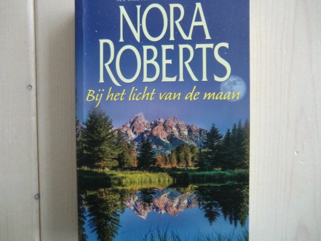 Bij het licht van de maan / Nora Roberts (Pocket)