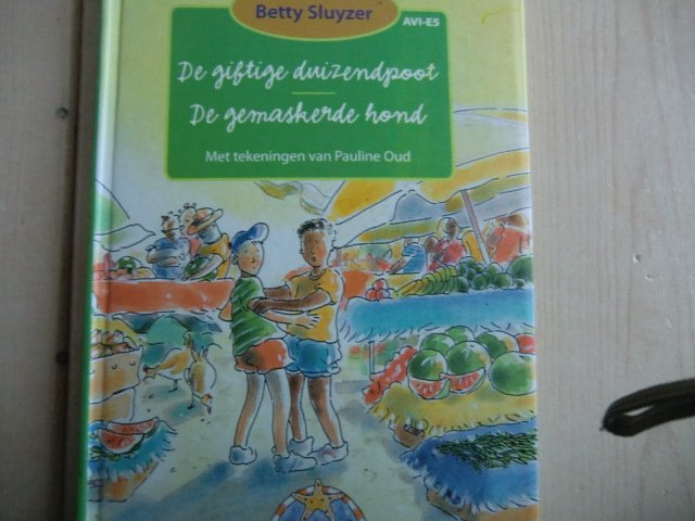 De giftige duizendpoot - De gemaskerde hond / Betty Sluyzer (AVI E5; harde kaft)