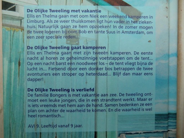 De olijke tweeling omnibus: De olijke tweeling met vakantie / De olijke tweeling gaat kamperen / De olijke tweeling is verliefd / Marion van de Coolwijk(AVI M7 ; harde kaft)