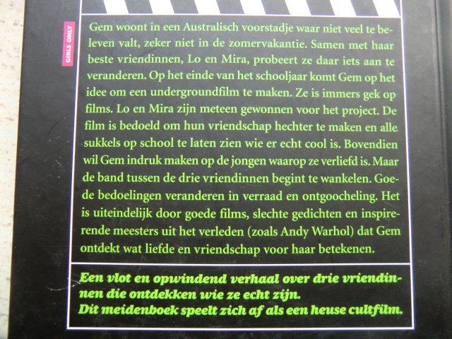 Bekentenissen van de teenage underground / Simonne Howell (Harde kaft)