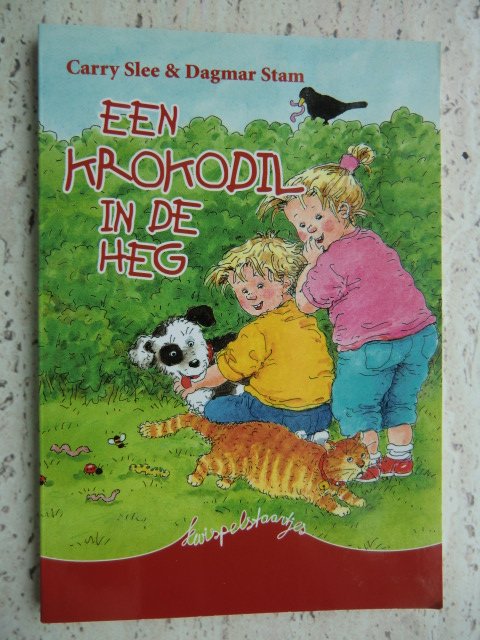 Een krokodil in de heg / Carry Slee (Zachte kaft)