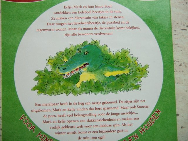 Een krokodil in de heg / Carry Slee (Zachte kaft)