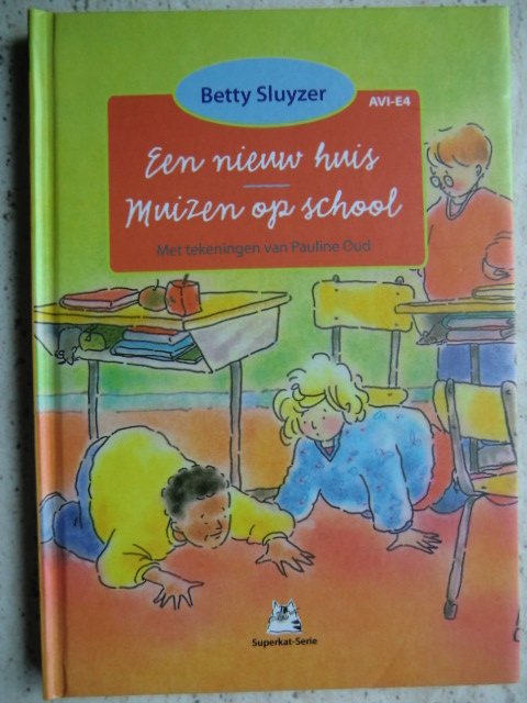 Een nieuw huis / Muizen op school / Betty Sluyzer (AVI 4; Harde kaft)