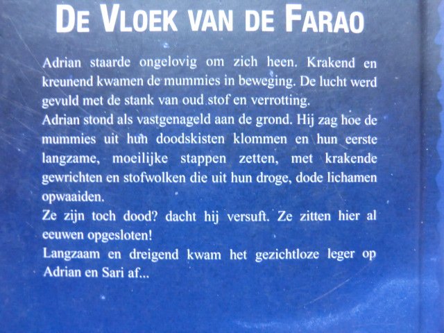 Kippenvel: De vloek van de Farao / R.L. Stine (AVI 8 ; harde kaft; holo)