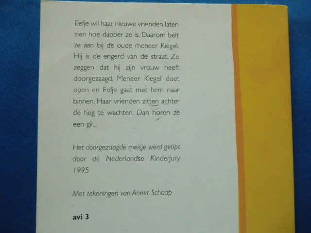 Het doorgezaagde meisje / Mieke van Hooft / ( AVI 3, Zachte kaft )