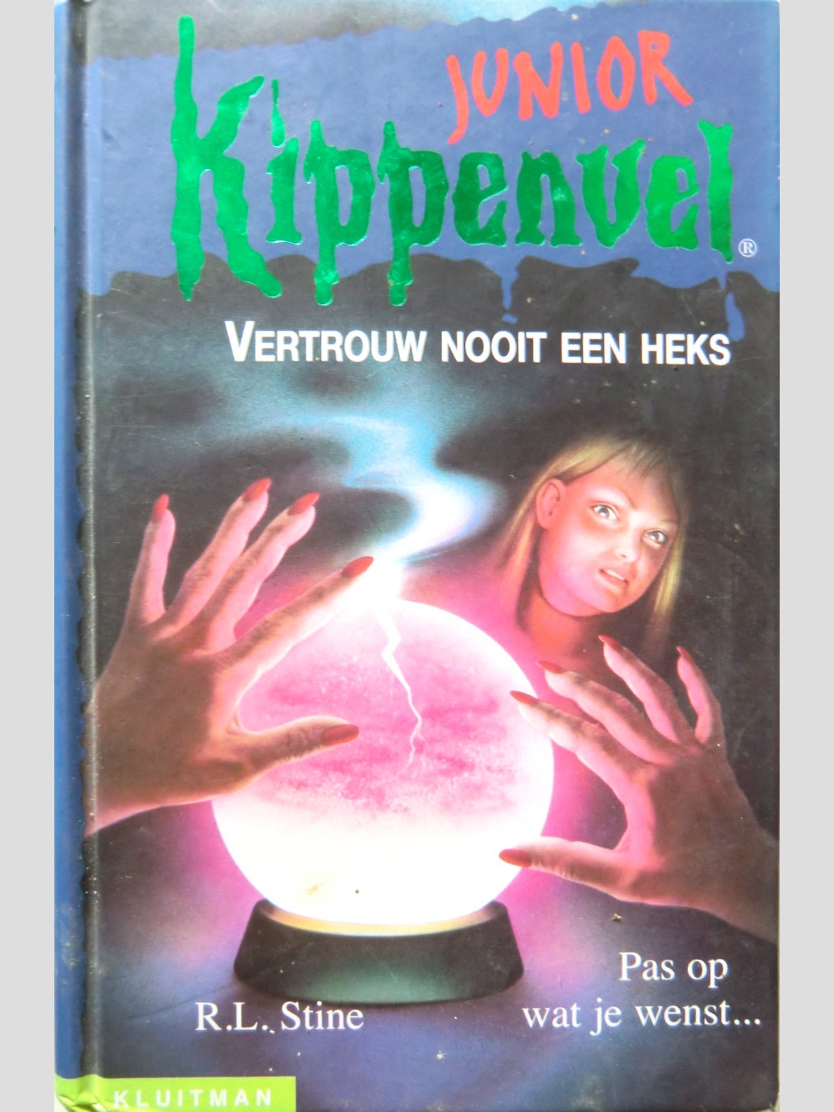 Junior Kippenvel: Vertrouw nooit een heks / R.L. Stine ( AVI E7 ; harde kaft )