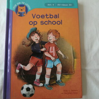 Voetbal op school / Hilde E. Gerard & Marjolein Hund  (AVI E4; Harde kaft)